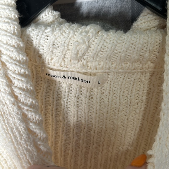 Sweater and Shorts Set - Picture 7 of 11